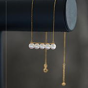 珠寶攝影中的場(chǎng)景背景圖 簡(jiǎn)約美學(xué)與家用電器元素的融合